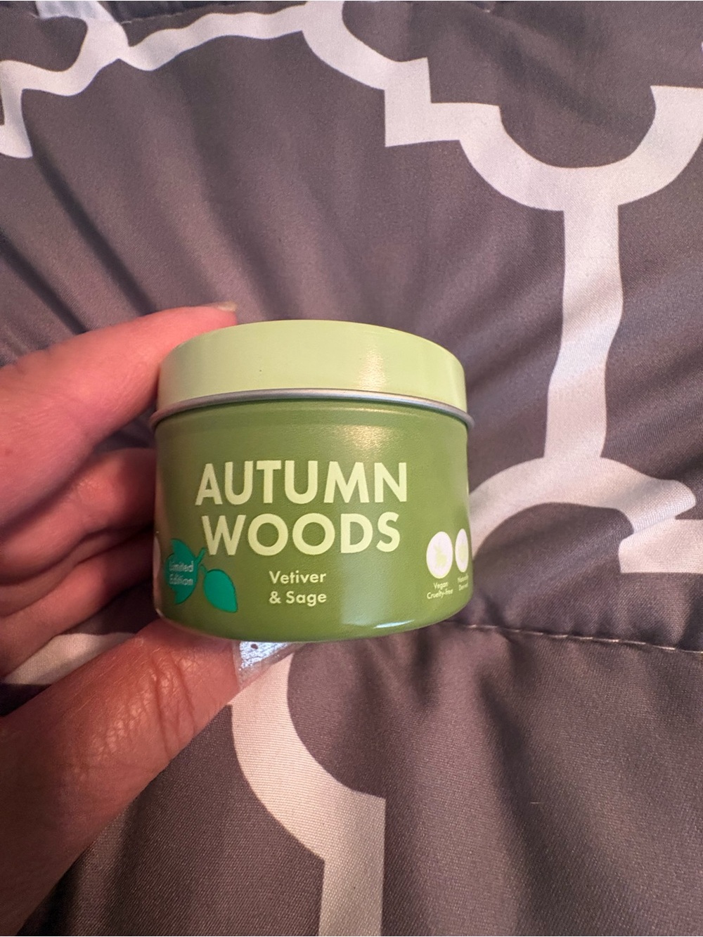 Hand in hand Autumn Woods Vetiver & Sage Scented Tin